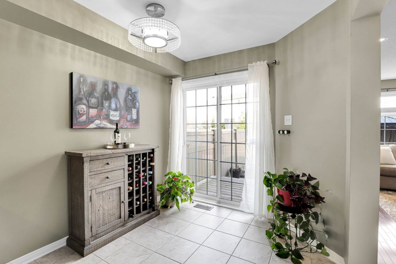 eat-in area: 356 Aldworth - Living in Stittsville