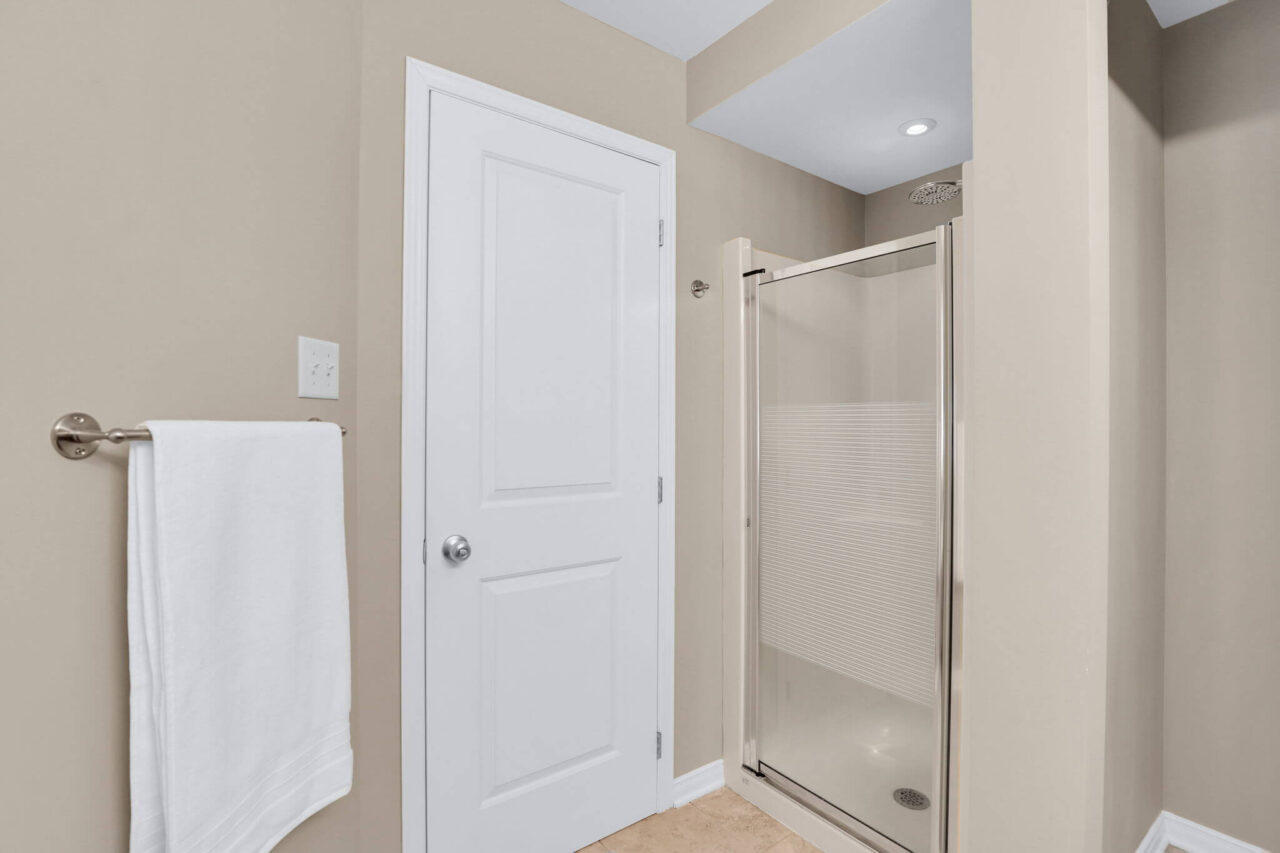 ensuite 2: 356 Aldworth - Living in Stittsville