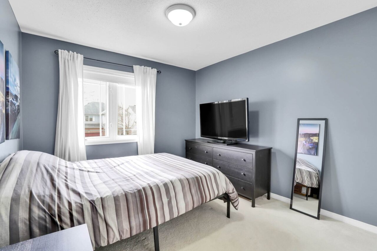 bed 2: 25 Abaca - Home in Stittsville