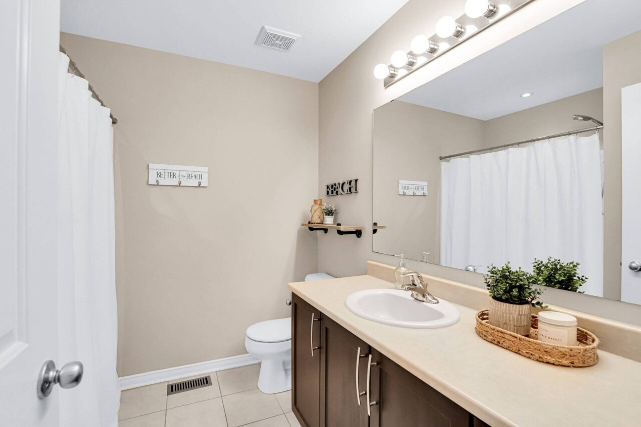 2nd bath: 356 Aldworth - Living in Stittsville