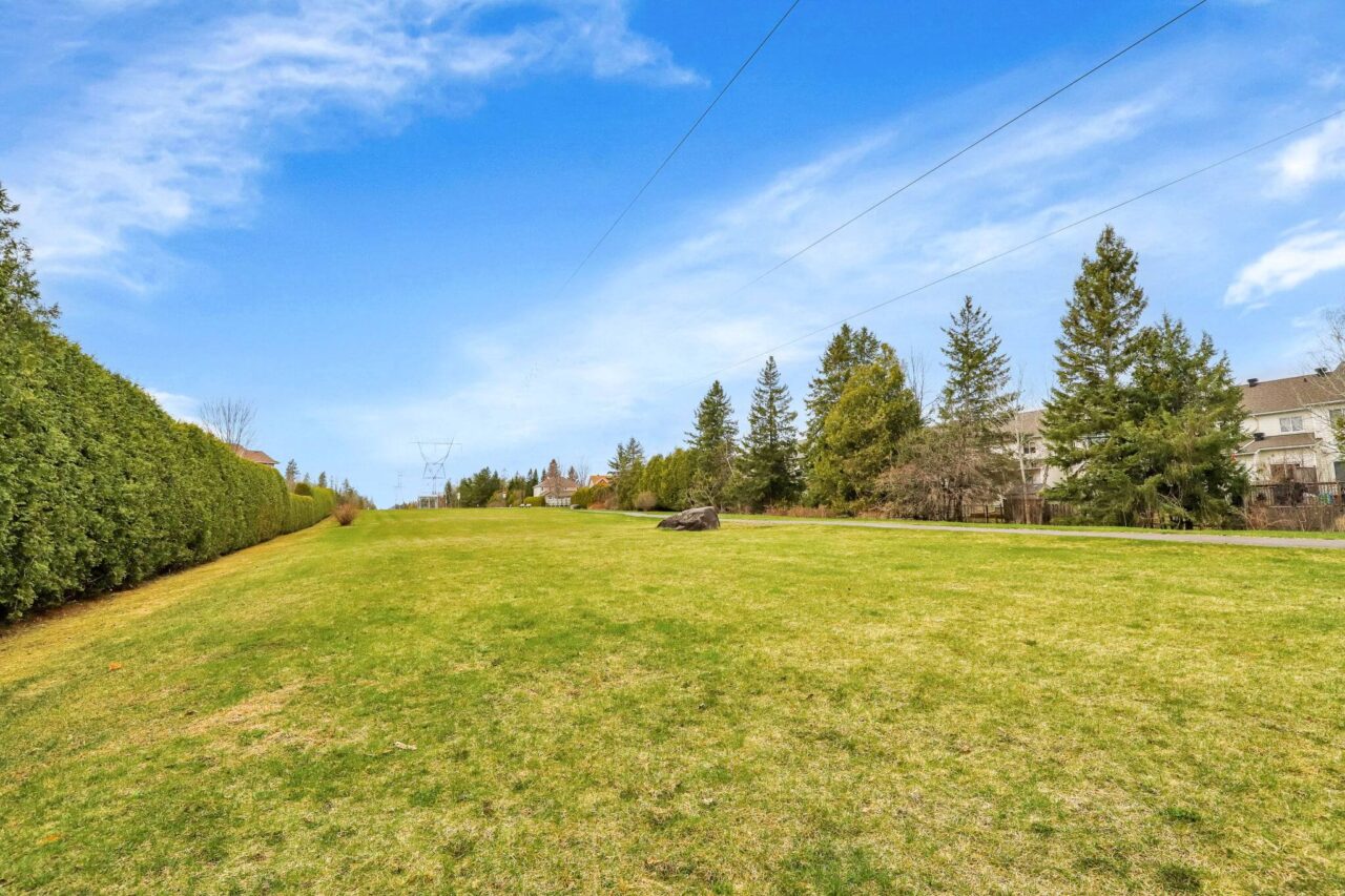back trail: 25 Abaca - Home in Stittsville