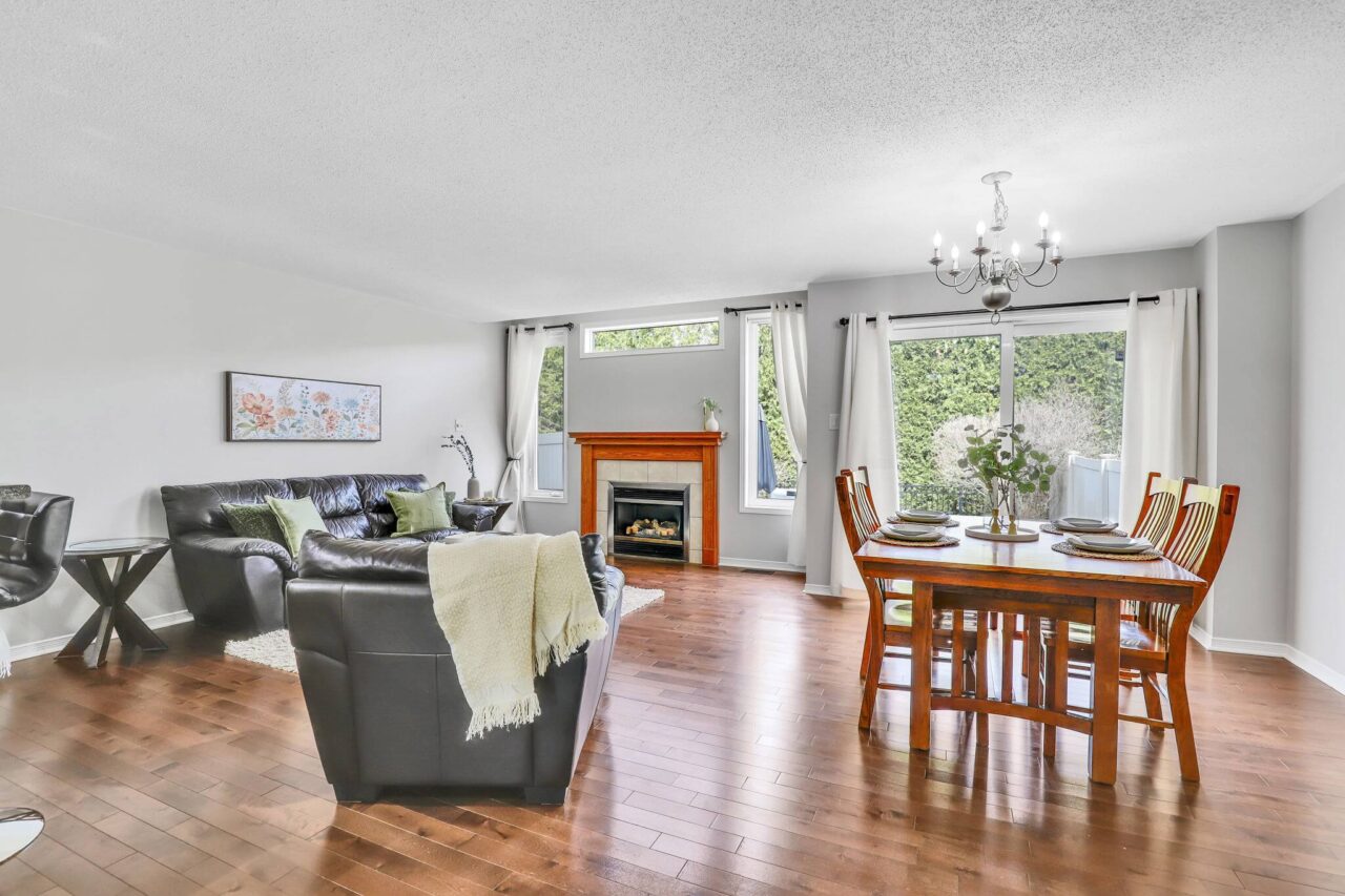 living/dining: 25 Abaca - Home in Stittsville